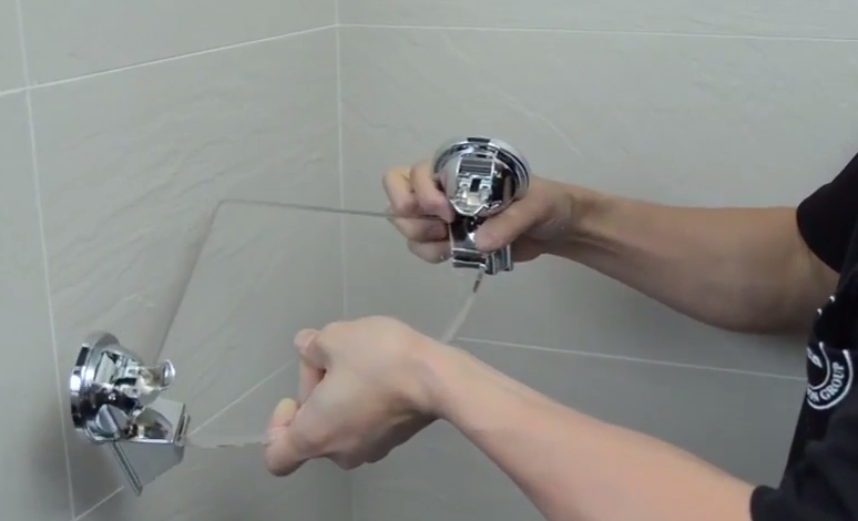 Присоски крепятся к самой полке