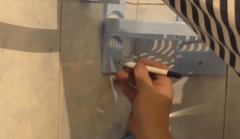 Разметку нужно сделать через все отверстия