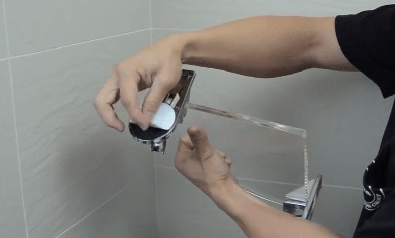 Защитную пленку удаляют