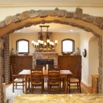 Камин в столовой