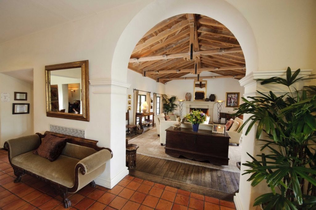 Большая арка в интерьере