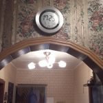 Часы над проходом