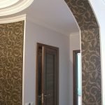 Арка обклеенная обоями