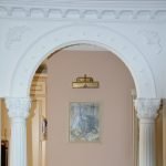 Картина со светильником на стене