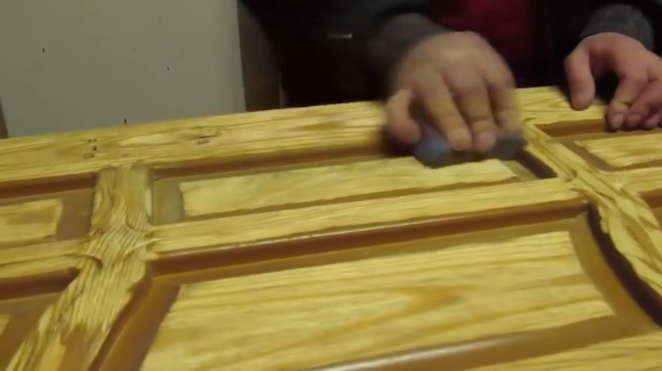как освежить деревянные двери покрытые лаком в домашних условиях