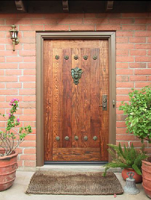 Деревянная облицовка металлических дверей